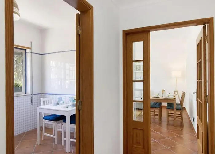 Charming And Bright In Apartman