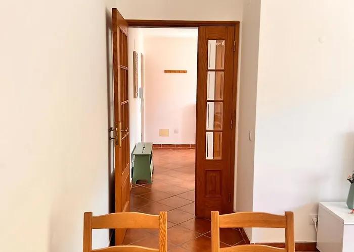 Apartment Charming And Bright In
